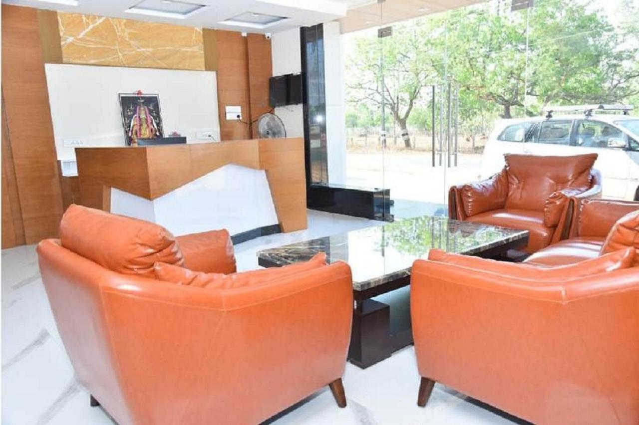 Ganesh Meridian Tiruppattur Extérieur photo